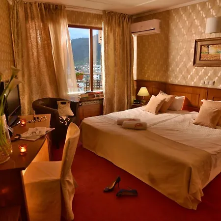 Mountain Boutique Family