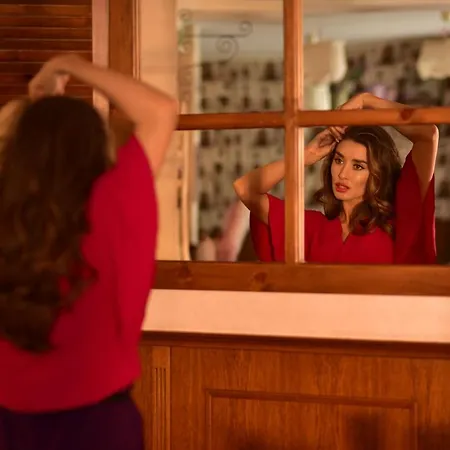 Mountain Boutique Family Devin